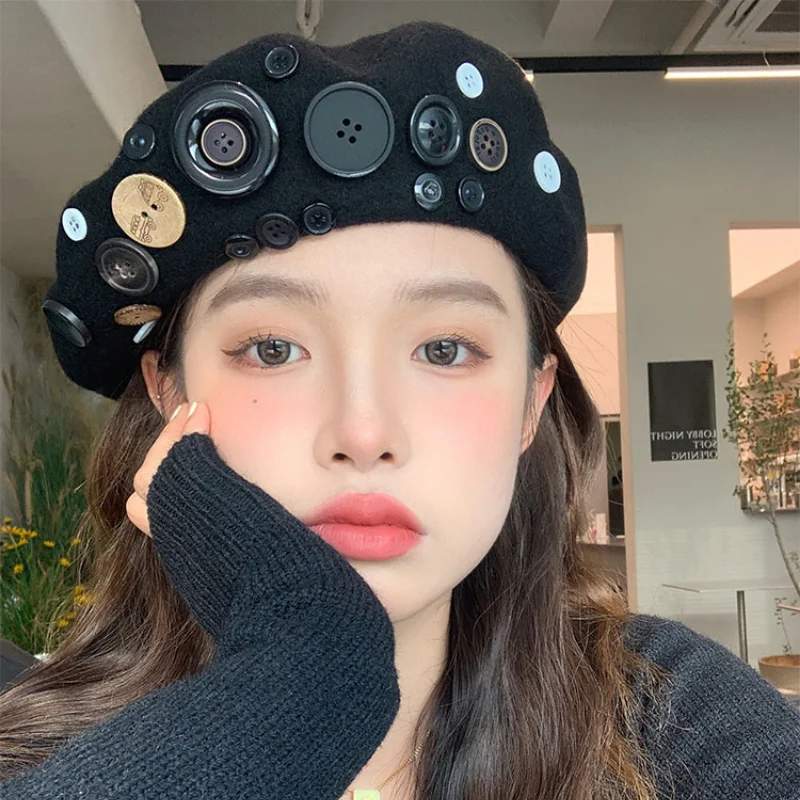 Japanese Niche Button Decoration Beret Cap Autumn Winter Retro British Temperament New Black Warm Trend Painter Hat Women Caps 
Japanese Niche Button Decoration Beret Cap Autumn Winter Retro British Temperament New Black Warm Trend Painter Hat Women Caps