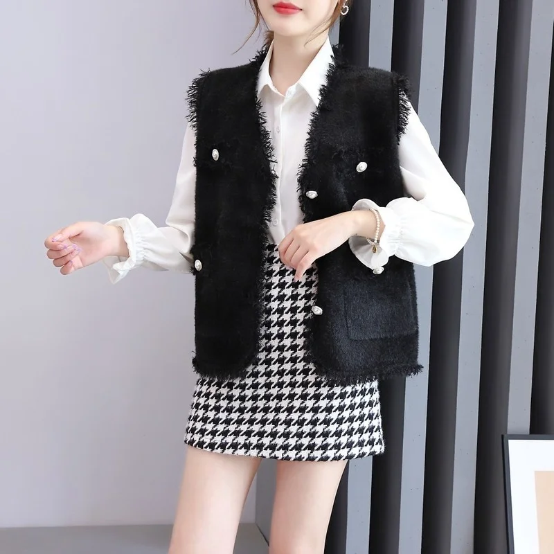 2022 Autumn New Knitted Vest Cardigan Soft Glutinous Wool Classic Style V-neck Loose Design All-Matching Outer Wear Women
2022 Autumn New Knitted Vest Cardigan Soft Glutinous Wool Classic Style V-neck Loose Design All-Matching Outer Wear Women