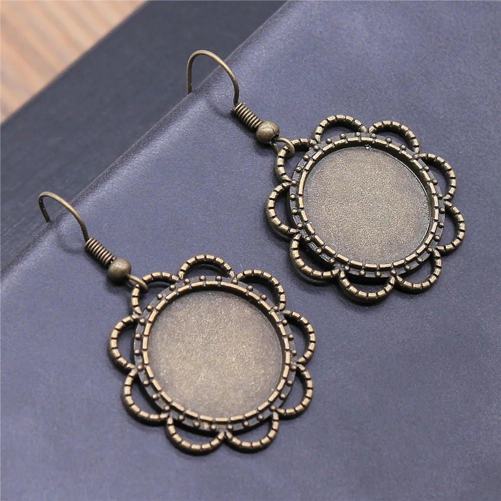 Fashion Handmade Antique Bronze Color 18mm Inner Size Round Flower Style Cameo Cabochon Pendant Earrings Findings
Fashion Handmade Antique Bronze Color 18mm Inner Size Round Flower Style Cameo Cabochon Pendant Earrings Findings