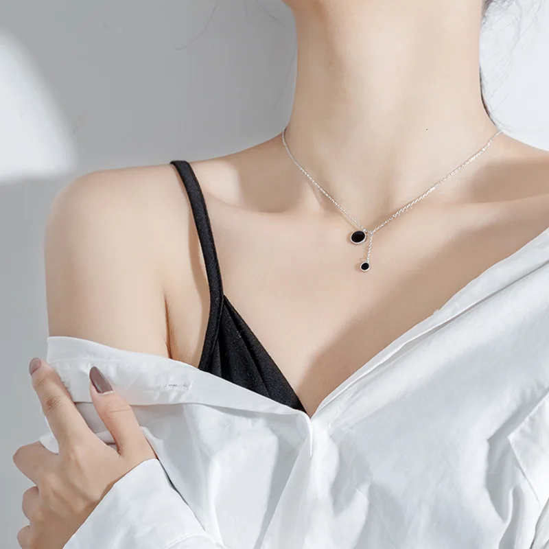 925 Sterling Silver Black Round Necklace Simple Creative Pendant Female Short Clavicle Chain Ladies Vintage High Jewelry Gift
925 Sterling Silver Black Round Necklace Simple Creative Pendant Female Short Clavicle Chain Ladies Vintage High Jewelry Gift