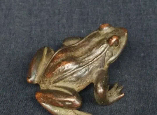 Collection Old China Bronze Carving Lovely Frog Statue Paperweight or Pendant Family Decoration Gift 
Collection Old China Bronze Carving Lovely Frog Statue Paperweight or Pendant Family Decoration Gift