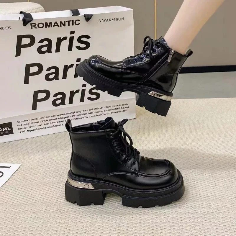 Женские ботинки с перекрестной шнуровкой, повседневные ботильоны с металлическим украшением, с круглым носком, 2023 
Женские ботинки с перекрестной шнуровкой, повседневные ботильоны с металлическим украшением, с круглым носком, 2023