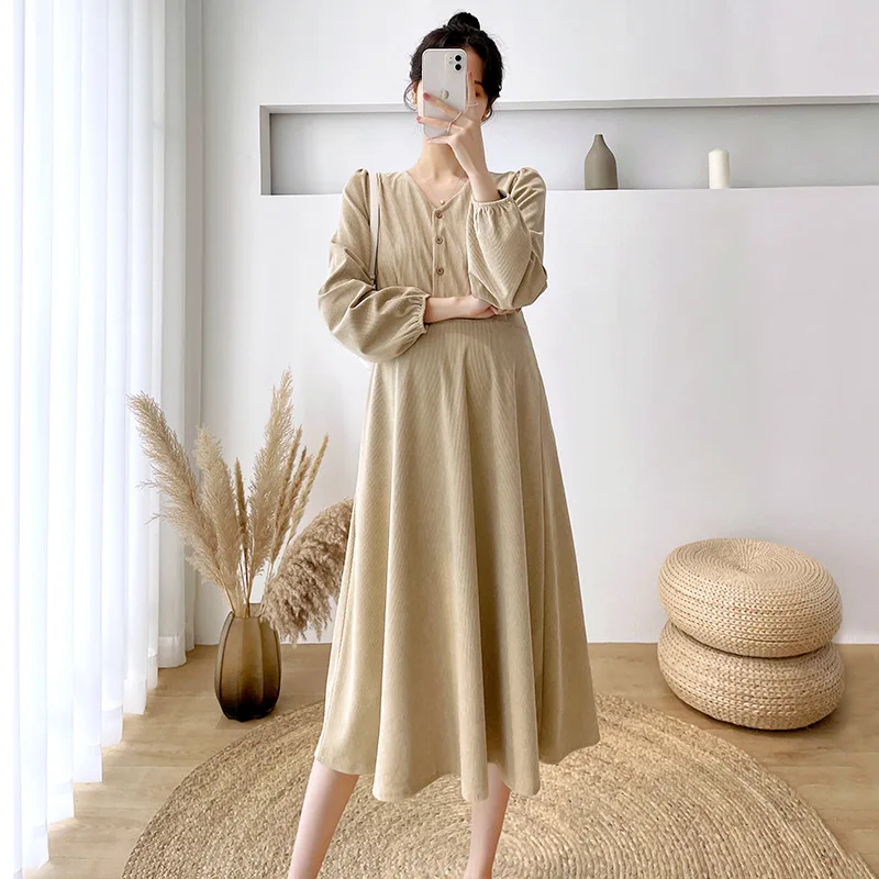Maternity dress 2022 spring new temperament corduroy dress large size v-neck shirt skirt maternity dress
Maternity dress 2022 spring new temperament corduroy dress large size v-neck shirt skirt maternity dress