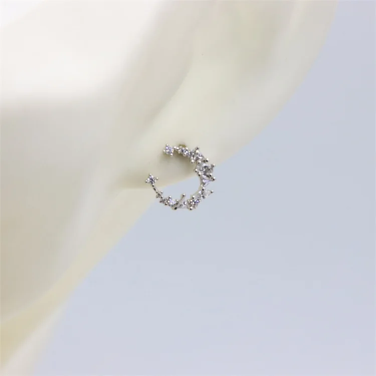 ZFSILVER Fashion 925 Sterling Silver Diamond-set White Zircon Irregular Moon Stud Earrings Jewelry For Women Charms Party Girls
ZFSILVER Fashion 925 Sterling Silver Diamond-set White Zircon Irregular Moon Stud Earrings Jewelry For Women Charms Party Girls