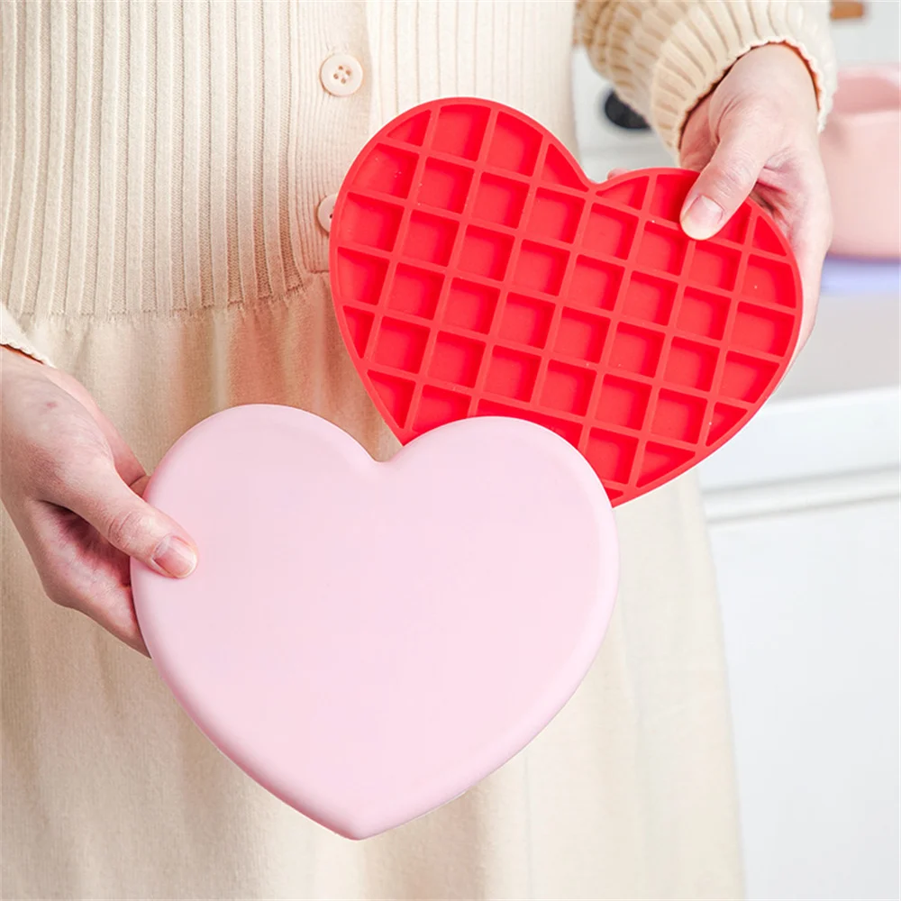Kitchen Gadgets Insulation Pad Kitchen Decoration Heart-shaped Silicone Pan Pad Multifunctional Easy To Clean Silicone Mat Mat
Kitchen Gadgets Insulation Pad Kitchen Decoration Heart-shaped Silicone Pan Pad Multifunctional Easy To Clean Silicone Mat Mat
