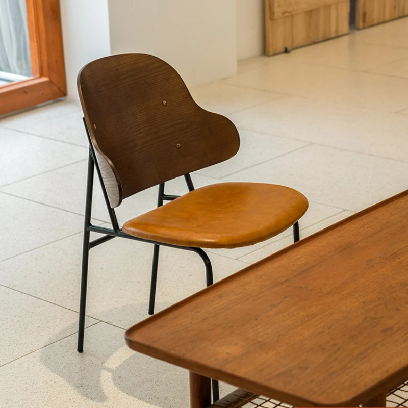 Стулья столовые в стиле ретро и индастриал, креативные домашние стулья из массива дерева с большой спинкой, стул Robin с подушкой
Стулья столовые в стиле ретро и индастриал, креативные домашние стулья из массива дерева с большой спинкой, стул Robin с подушкой