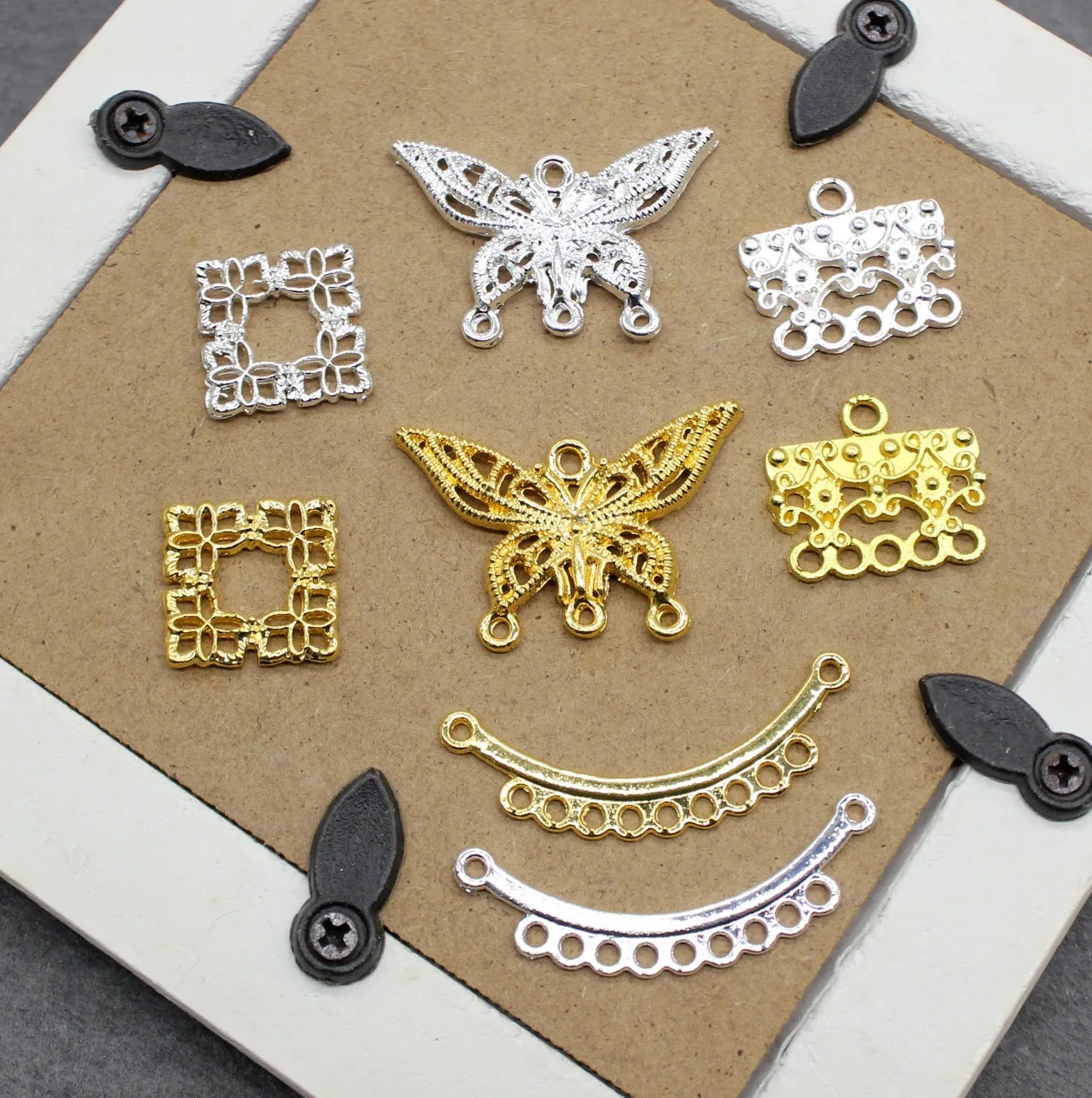 DIY Chinese Traditional Oriental Accessories Wreaths Collar Antiquity Headdress Alloy Butterfly Square Pendant Material Charm
DIY Chinese Traditional Oriental Accessories Wreaths Collar Antiquity Headdress Alloy Butterfly Square Pendant Material Charm