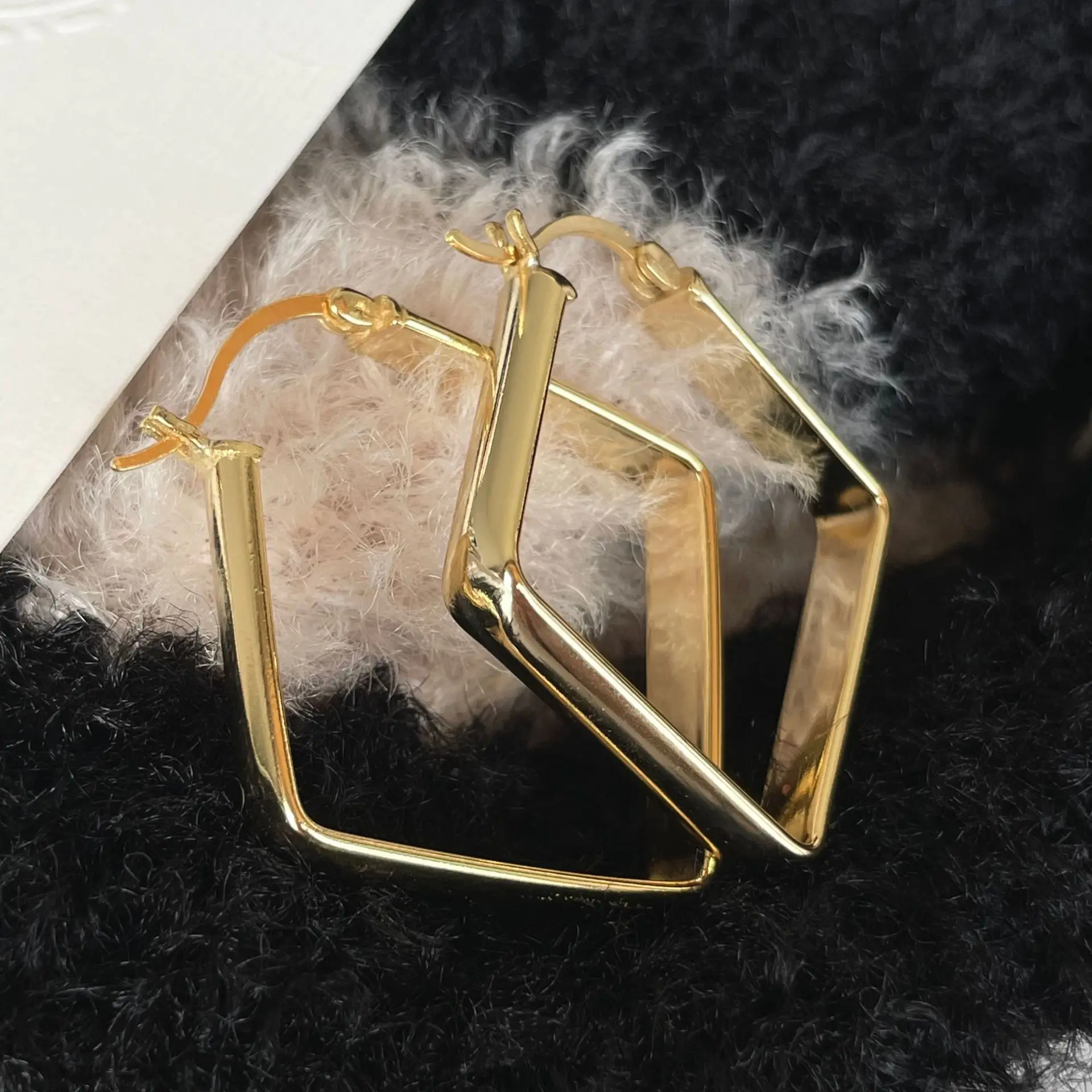 100% Genuine 925 Sterling Silver Creoles Big Geometric Rhombus Earrings 18K Gold Plated Hoop Huggies Jewelry Free Shipping
100% Genuine 925 Sterling Silver Creoles Big Geometric Rhombus Earrings 18K Gold Plated Hoop Huggies Jewelry Free Shipping