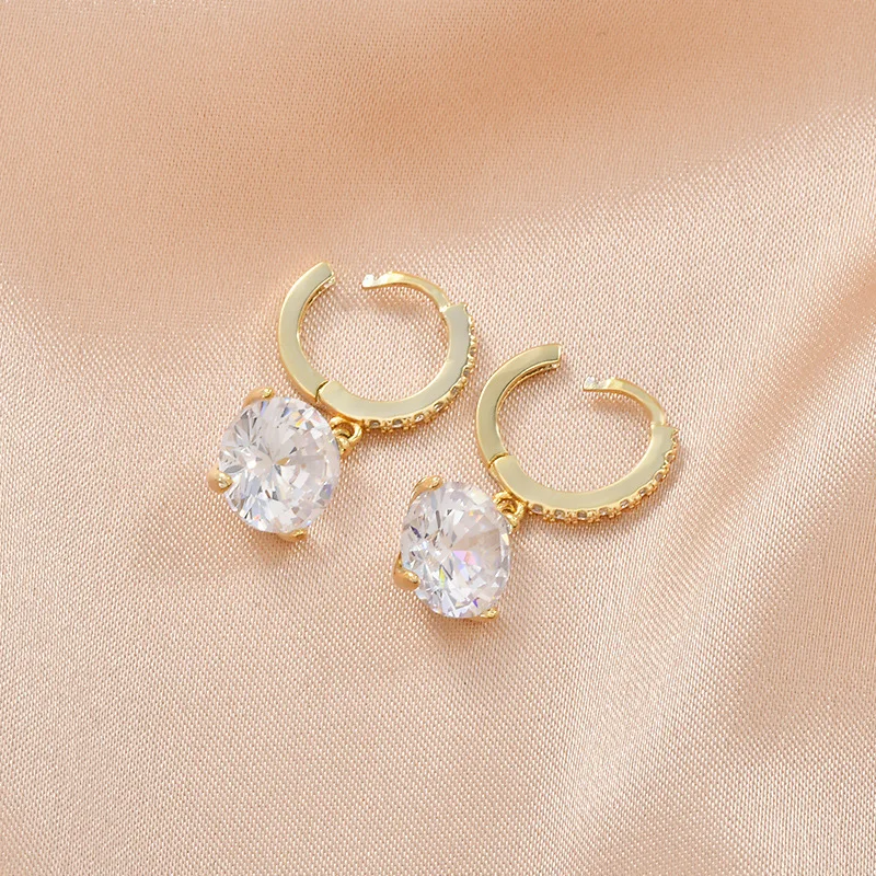 2022 New Shiny Crystal Gold Hoop Earrings for Women Simple Fashion Korean Earrings Girls Party Jewelry Accessories Wholesale
2022 New Shiny Crystal Gold Hoop Earrings for Women Simple Fashion Korean Earrings Girls Party Jewelry Accessories Wholesale