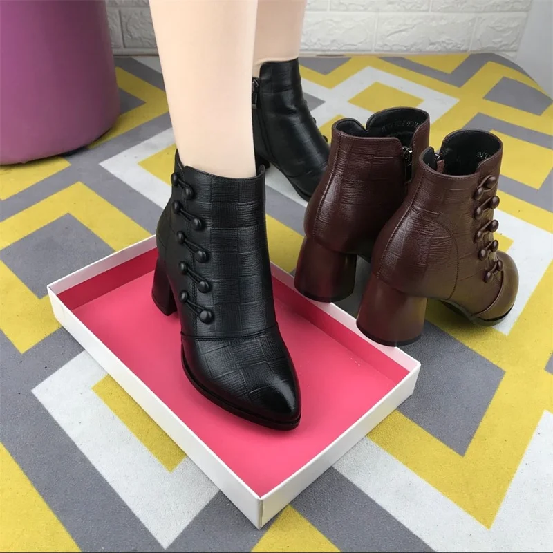 Short Tube Women's Boots Casual Fashion Boots Autumn and Winter New Style Leather Platform Women's Shoes Fashion Party Shoes
Short Tube Women's Boots Casual Fashion Boots Autumn and Winter New Style Leather Platform Women's Shoes Fashion Party Shoes
