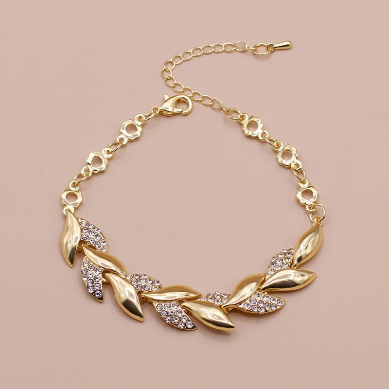 Luxury Fashion Exquisite Gold Color Leaves Shaped Chain Bracelet For Women Banquet Party Jewelry Personality Bracelet
Luxury Fashion Exquisite Gold Color Leaves Shaped Chain Bracelet For Women Banquet Party Jewelry Personality Bracelet