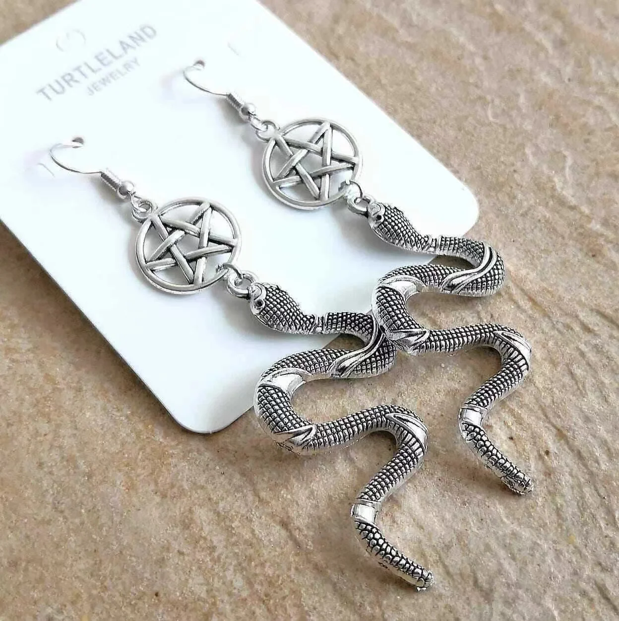 Gothic Snake Pendant Earrings for Women Vintage Goth Pagan Mysterious Five Pointed Star Dangle Earrings Jewelry For Her Gift
Gothic Snake Pendant Earrings for Women Vintage Goth Pagan Mysterious Five Pointed Star Dangle Earrings Jewelry For Her Gift