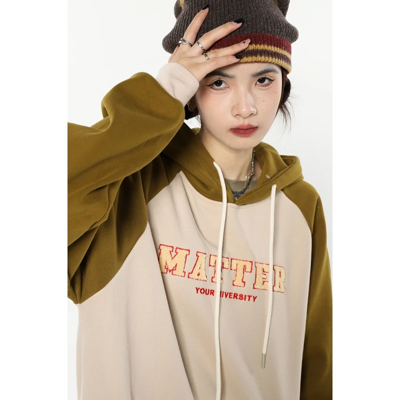Vintage Green Women Sweatshirt Embroidery Splicing American Fashion Streetwear Lazy Wind Warm Winter Female Hooded Pullover
Vintage Green Women Sweatshirt Embroidery Splicing American Fashion Streetwear Lazy Wind Warm Winter Female Hooded Pullover