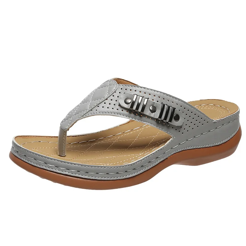 European and American Flip-flops Plus Size Slippers Women's Summer Buckle Wedge Heel Outside Wear Sandals and Slippers Women
European and American Flip-flops Plus Size Slippers Women's Summer Buckle Wedge Heel Outside Wear Sandals and Slippers Women