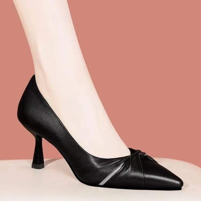 2023 Spring and Autumn Season New Fashion Pointed Rhinestone Professional Work High Heels Female Comfortable Single Shoe Female
2023 Spring and Autumn Season New Fashion Pointed Rhinestone Professional Work High Heels Female Comfortable Single Shoe Female