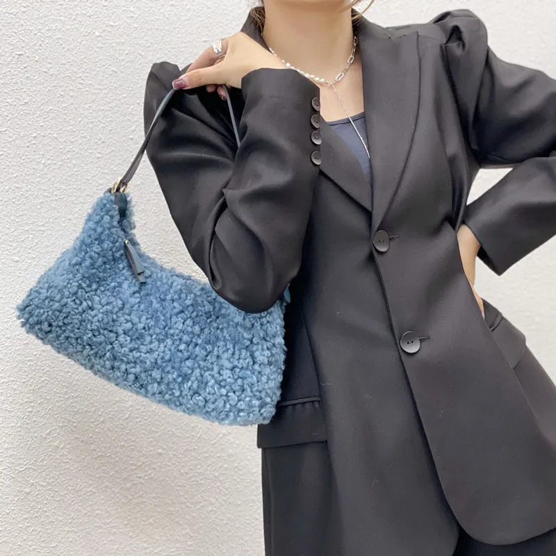 2022 Autumn/Winter New Wool Armpit Bag Fur Bag Hansbag Single Shoulder High Sense Plush Bag European And American Fashion Bag
2022 Autumn/Winter New Wool Armpit Bag Fur Bag Hansbag Single Shoulder High Sense Plush Bag European And American Fashion Bag