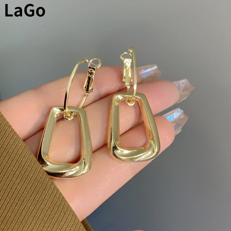 Fashion Jewelry 925 Silver Needle European and American Design Metal Earrings For Women 2023 Trend New Hot Selling Accessories
Fashion Jewelry 925 Silver Needle European and American Design Metal Earrings For Women 2023 Trend New Hot Selling Accessories