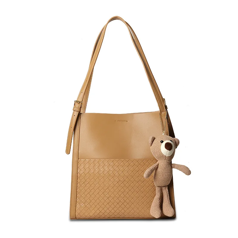 2022 Designer Women's Bag Leather Bag Shoulder Bag Cross Body Bag High Quality 
2022 Designer Women's Bag Leather Bag Shoulder Bag Cross Body Bag High Quality