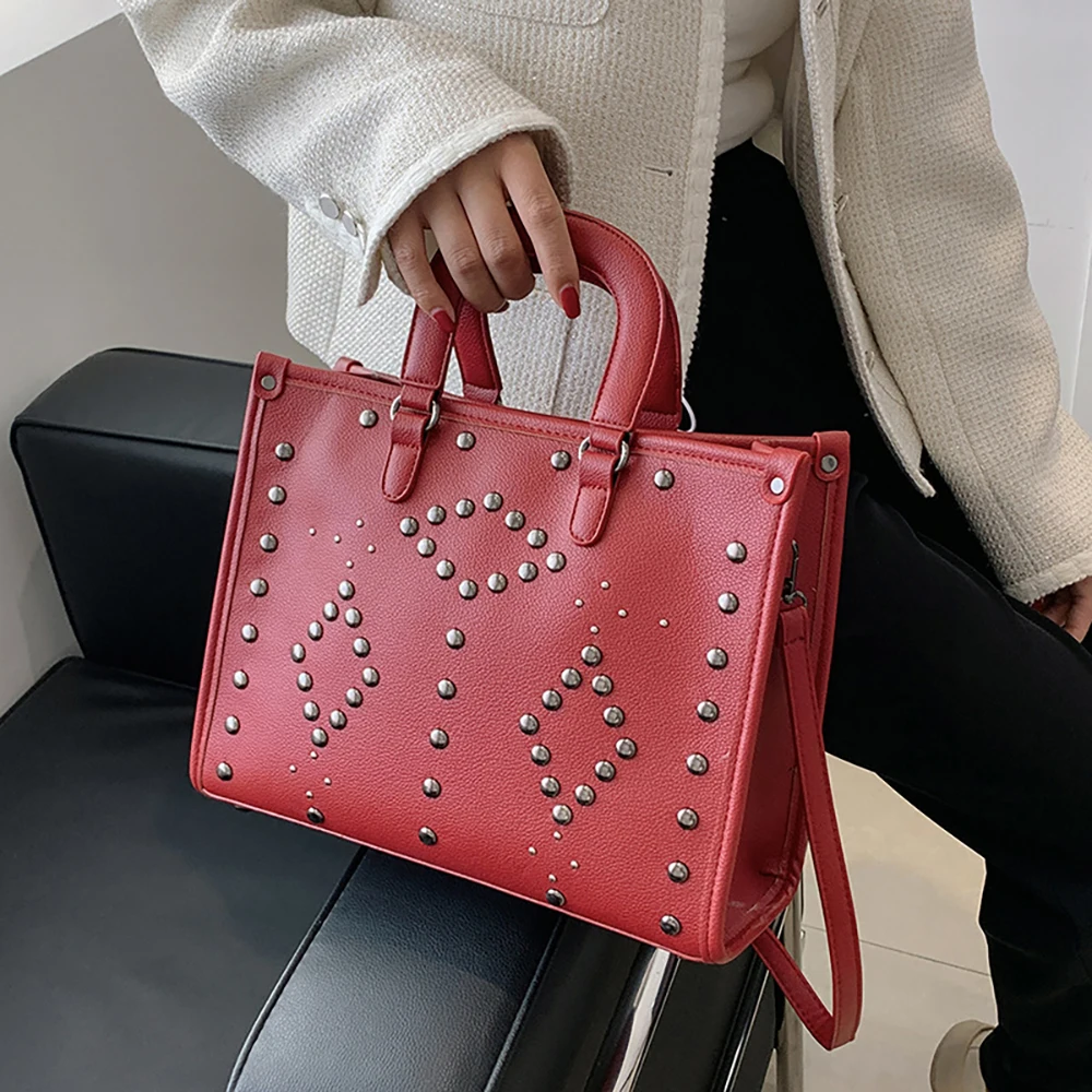 2023 Women's Tote Bag New Women's Crossbody Female Leather Handbag Fall Winter PU Handbags For Women Rivet Luxury Bag
2023 Women's Tote Bag New Women's Crossbody Female Leather Handbag Fall Winter PU Handbags For Women Rivet Luxury Bag