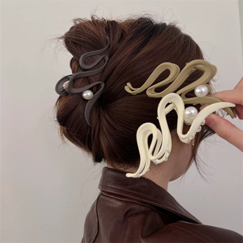 2023 Ретро корейский большой зажим для волос в виде волны матовый акриловый зажим для волос заколка для волос в виде акулы женские модные аксессуары для волос для девочек 
2023 Ретро корейский большой зажим для волос в виде волны матовый акриловый зажим для волос заколка для волос в виде акулы женские модные аксессуары для волос для девочек