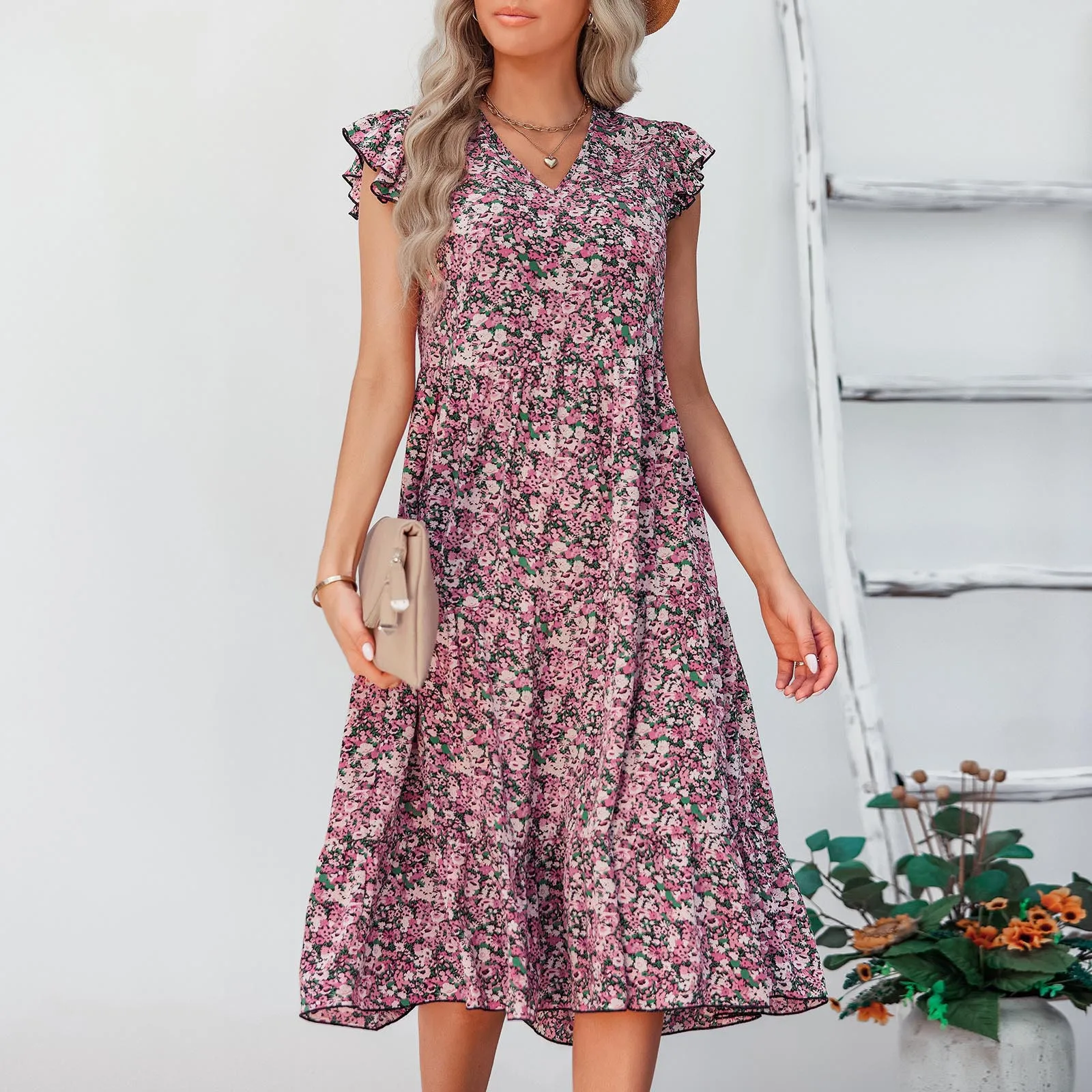 Платье-Макси женское летнее с V-образным вырезом, оборками и цветочным принтом
Платье-Макси женское летнее с V-образным вырезом, оборками и цветочным принтом