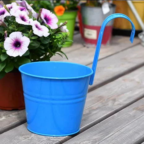 1pc Hanging Flower Pot With Detachable Hook, Wall-Mounted Planters Iron Flower Stand Storage Bucket Removable Succulent Pots For
1pc Hanging Flower Pot With Detachable Hook, Wall-Mounted Planters Iron Flower Stand Storage Bucket Removable Succulent Pots For