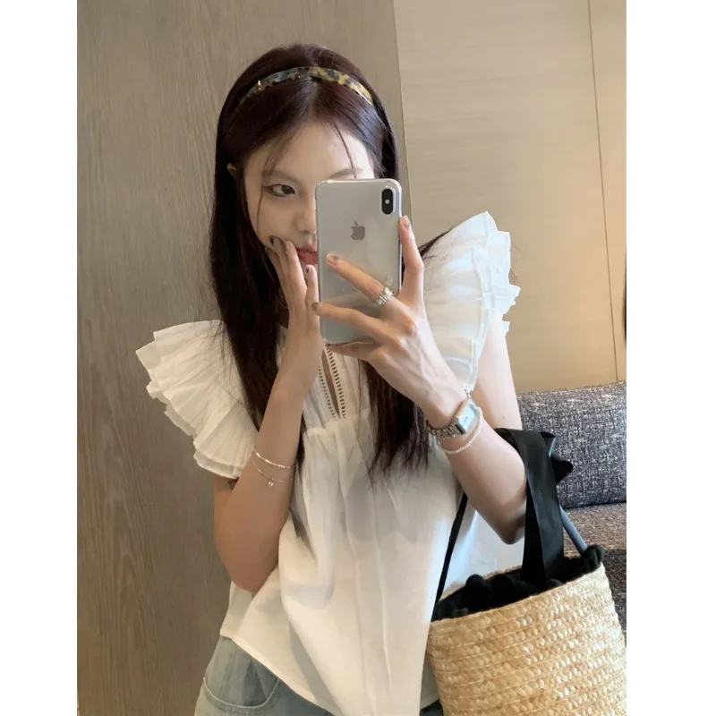 Ruffle fly sleeve shirt women's summer French design sense of minority chic net red aging Hong Kong chic top
Ruffle fly sleeve shirt women's summer French design sense of minority chic net red aging Hong Kong chic top