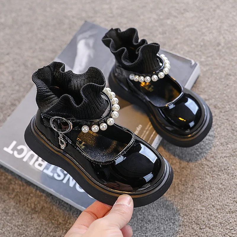 Girls' Leather Shoes 2022 Spring Autumn New Non-slip Socks Boots for Kids Korean Pearl Princess Versatile Large Children Shoes
Girls' Leather Shoes 2022 Spring Autumn New Non-slip Socks Boots for Kids Korean Pearl Princess Versatile Large Children Shoes