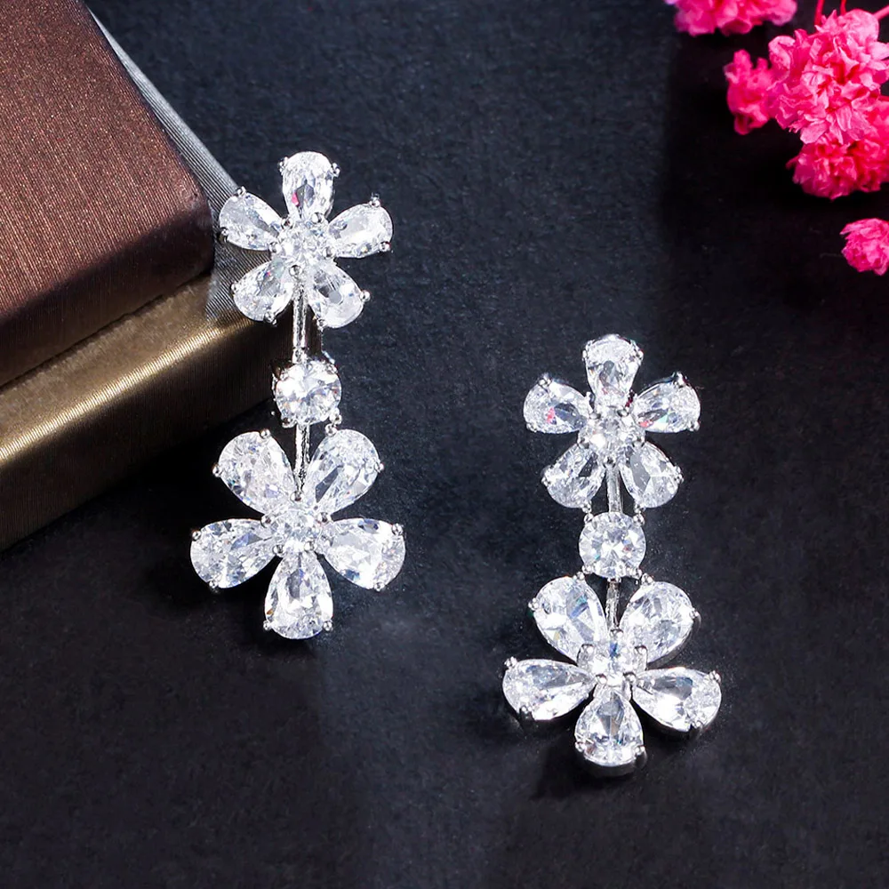 ThreeGraces New Fashion Sparkling Cubic Zirconia Flower Shape Dangle Drop Earrings for Women Elegant Daily Party Jewelry E1384
ThreeGraces New Fashion Sparkling Cubic Zirconia Flower Shape Dangle Drop Earrings for Women Elegant Daily Party Jewelry E1384
