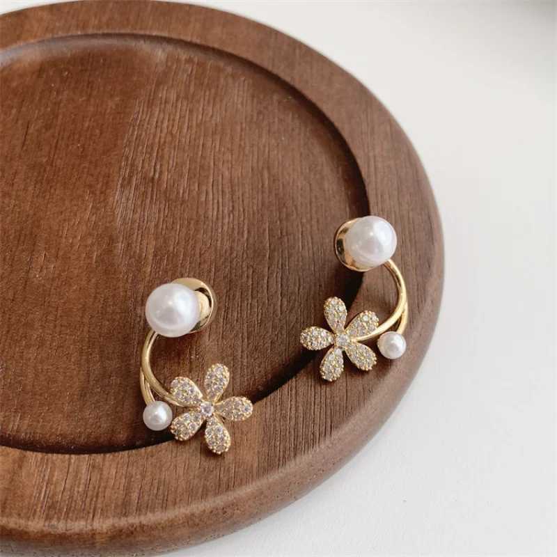 New Fashion Contracted Heart Pearl Fine Earrings Joker Sweet Elegant Temperament Women Drop Earrings for Women
New Fashion Contracted Heart Pearl Fine Earrings Joker Sweet Elegant Temperament Women Drop Earrings for Women