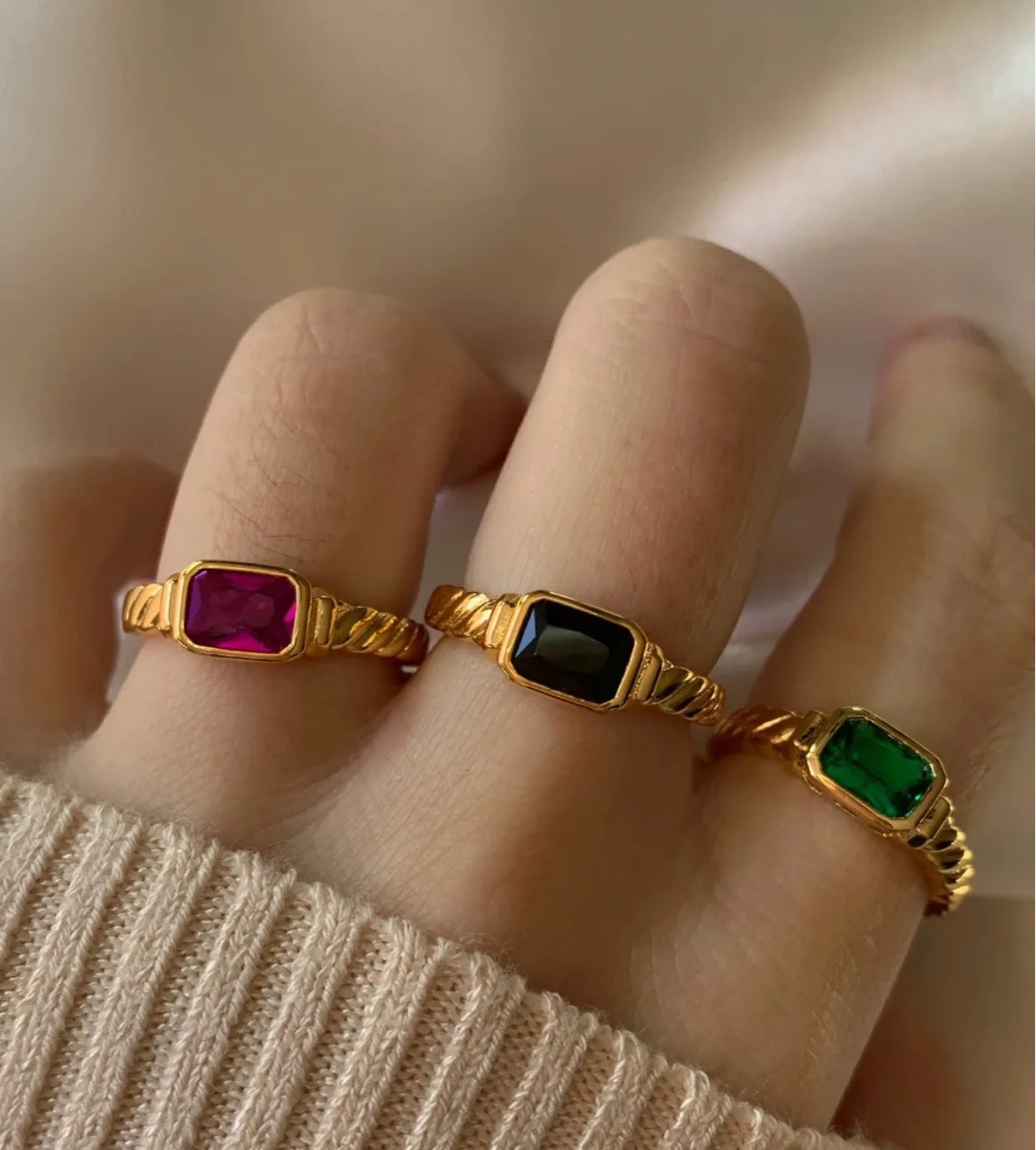 European and American Fashion Retro Trend Zircon Ring 18K Gold Plated Steel Peptide Ring Pair Ring Jewelry for Women
European and American Fashion Retro Trend Zircon Ring 18K Gold Plated Steel Peptide Ring Pair Ring Jewelry for Women