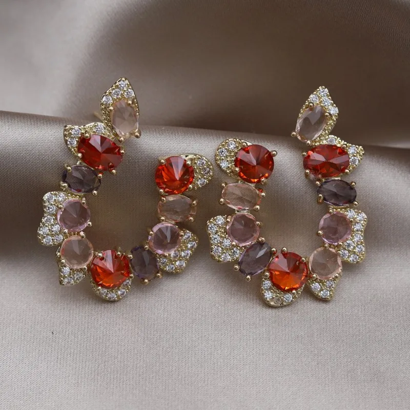 Корейские модные украшения, новый дизайн, 14 К Позолоченные Буквы U, красочные циркониевые серьги, роскошные женские аксессуары для свадебно...
Корейские модные украшения, новый дизайн, 14 К Позолоченные Буквы U, красочные циркониевые серьги, роскошные женские аксессуары для свадебно...