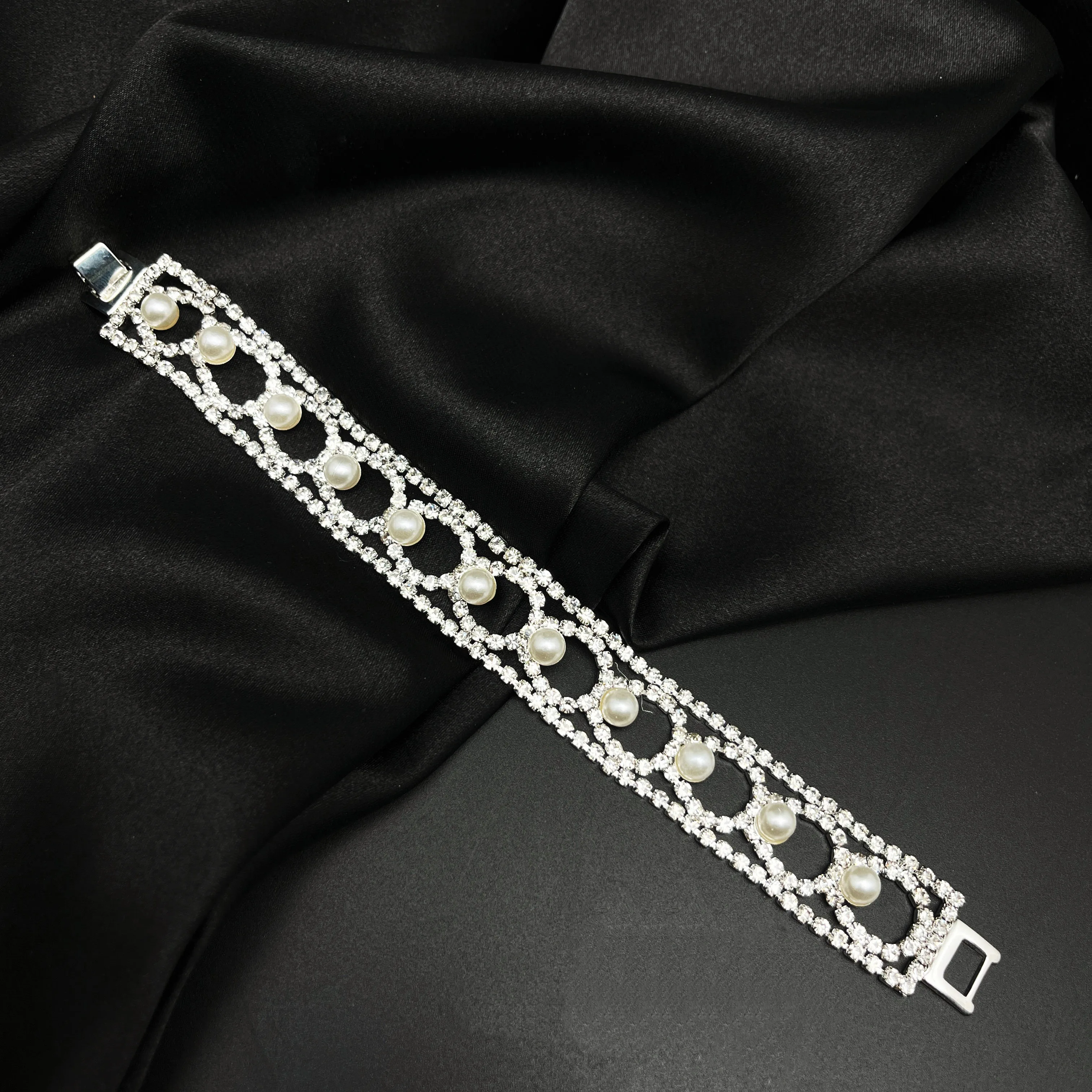MANDI 2023 New Pearl Inlaid Full Rhinestones Women's Bracelet High Quality Ladies Bangles Trendy Popular Jewelry
MANDI 2023 New Pearl Inlaid Full Rhinestones Women's Bracelet High Quality Ladies Bangles Trendy Popular Jewelry