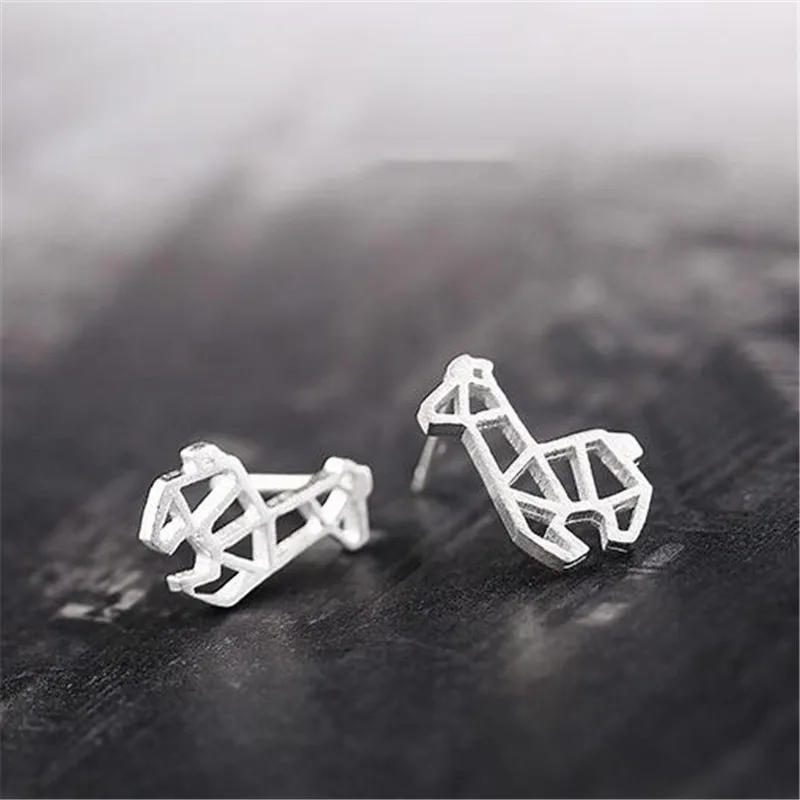 Simple Fashion Cute Hollow Giraffe Animals 925 Sterling Silver Stud Earrings For Women Girl Fine Jewelry Gift E113
Simple Fashion Cute Hollow Giraffe Animals 925 Sterling Silver Stud Earrings For Women Girl Fine Jewelry Gift E113