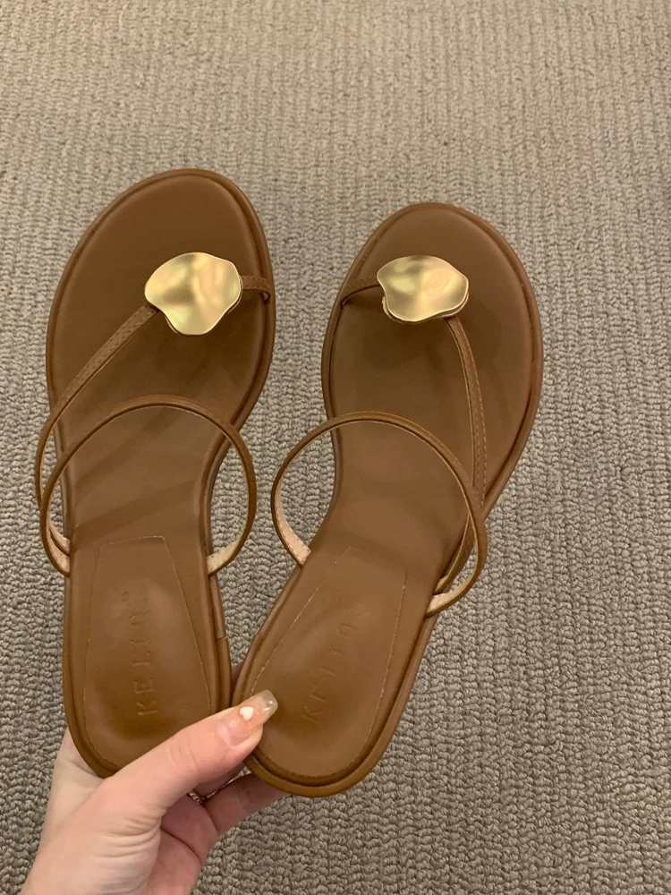 Женские шлепанцы на грубой подошве, летние сексуальные шлепанцы для вечеринки, пляжа, шлепанцы 2022, роскошные брендовые шлепанцы, женская об...
Женские шлепанцы на грубой подошве, летние сексуальные шлепанцы для вечеринки, пляжа, шлепанцы 2022, роскошные брендовые шлепанцы, женская об...