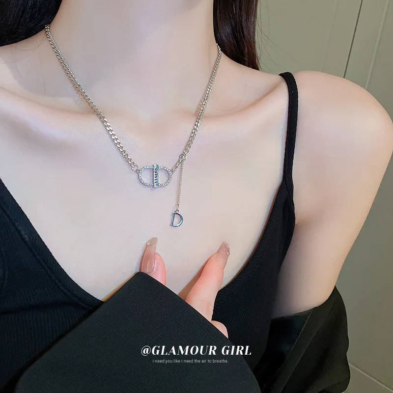 Korean New Original Design Letter Inlaid With Zircon Stainless Steel Necklace Women Fashion Temperament Necklace Girl
Korean New Original Design Letter Inlaid With Zircon Stainless Steel Necklace Women Fashion Temperament Necklace Girl