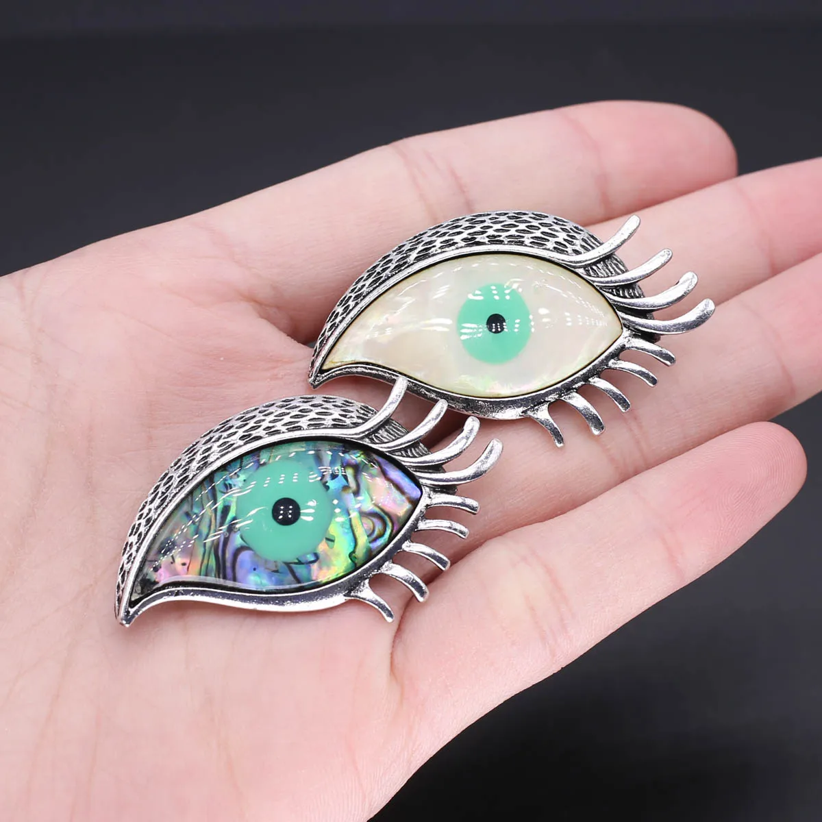 

Natural White Seashells Abalone Shellfish Devil's Eye Brooch Pendant DIY Jewelry Necklace Sweater Chain Accessories Charm Gift