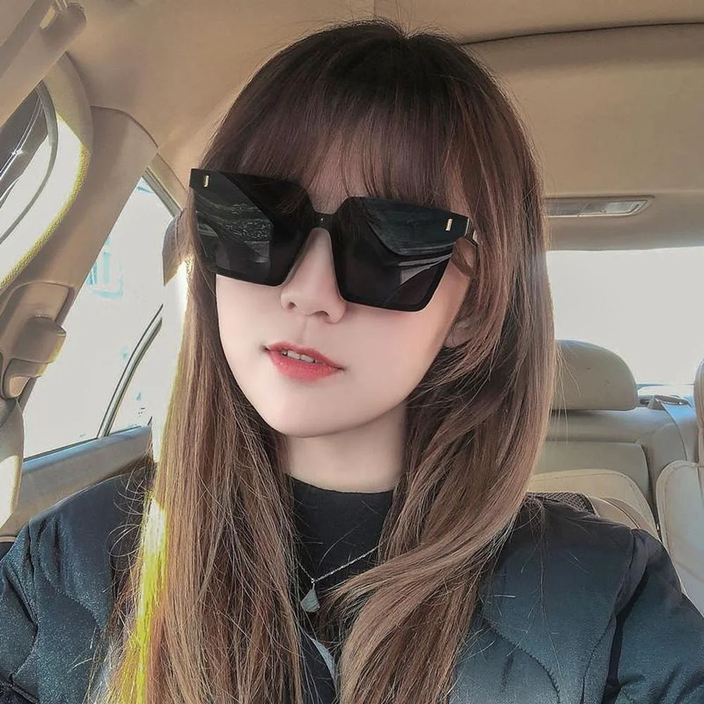 2022 Fashion New Personality Rice Nail Siamese Square Frameless Sunglasses Male Retro Black Big Frame Casual Sunshade Sunglasses
2022 Fashion New Personality Rice Nail Siamese Square Frameless Sunglasses Male Retro Black Big Frame Casual Sunshade Sunglasses