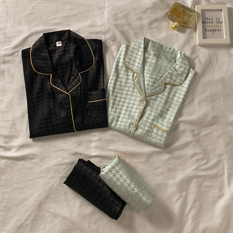 2022 Summer Ice Silk Pajamas Women's Pajamas Sets Houndstooth Design short sleeve shorts Sleepwear Home Clothes Satin Homewear
2022 Summer Ice Silk Pajamas Women's Pajamas Sets Houndstooth Design short sleeve shorts Sleepwear Home Clothes Satin Homewear