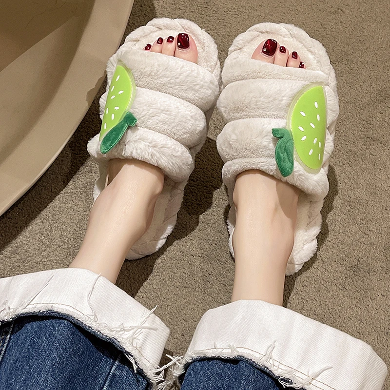 Женские зимние тапочки Chinelos, женская одежда, плюшевые меховые тапки с фруктами и перекрестным узором из ягненка, женская обувь
Женские зимние тапочки Chinelos, женская одежда, плюшевые меховые тапки с фруктами и перекрестным узором из ягненка, женская обувь