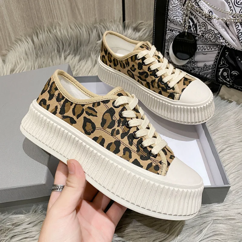 Cookie shoes 2023 spring and autumn new casual small white shoes fashion canvas leopard print versatile trendy loafers
Cookie shoes 2023 spring and autumn new casual small white shoes fashion canvas leopard print versatile trendy loafers