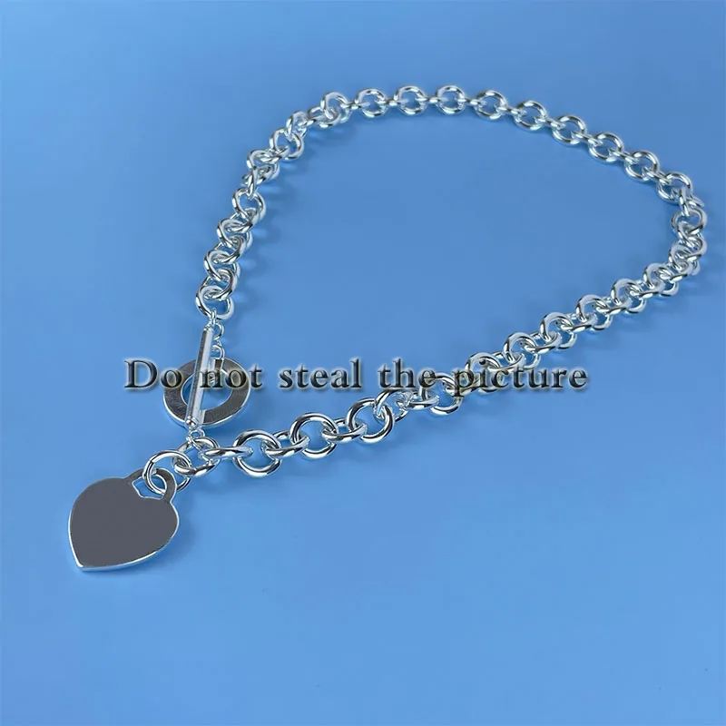 S925 Sterling Silver European and American classic O-chain fashion women's heart-shaped pendant bolt Necklace holiday gift
S925 Sterling Silver European and American classic O-chain fashion women's heart-shaped pendant bolt Necklace holiday gift