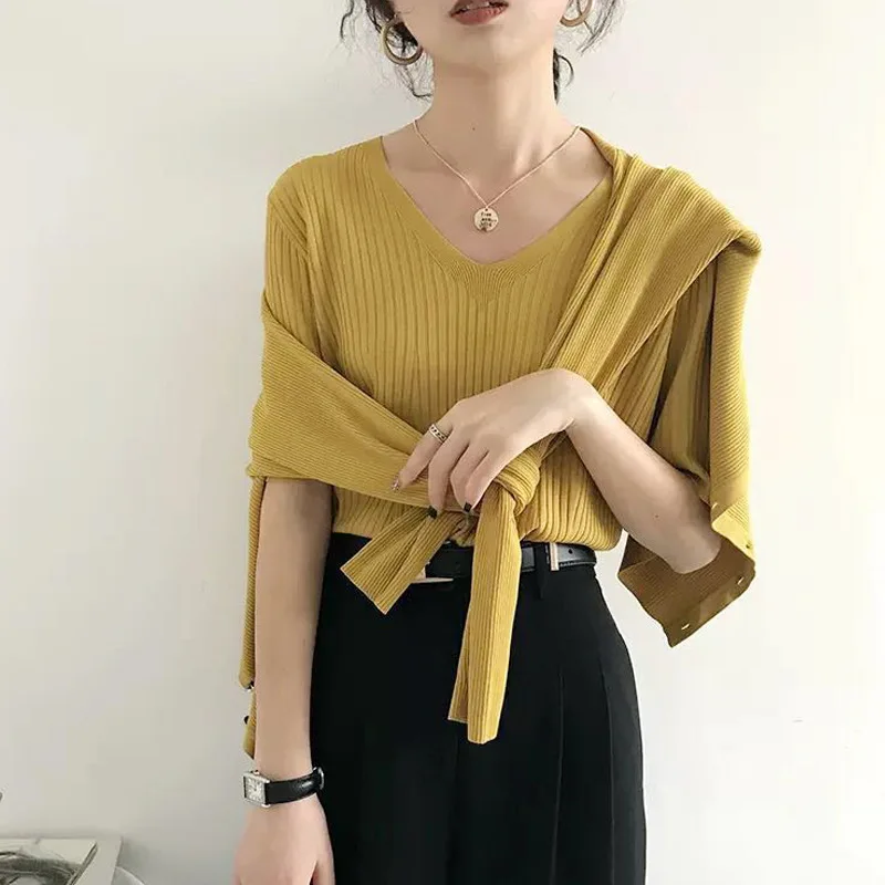 Summer Women Sexy V-neck Short Sleeve Knitwear 2021 Spring New Elegant Sweet Solid Causal Pull Jumpers Y2k Korean Knitted Tops
Summer Women Sexy V-neck Short Sleeve Knitwear 2021 Spring New Elegant Sweet Solid Causal Pull Jumpers Y2k Korean Knitted Tops