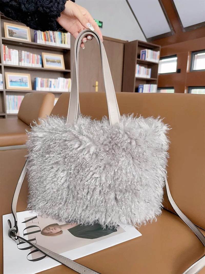 Factory Wholesale New Fashion Design Luxury Real Mongolian Lamb Fur Bag Sheep Fur Shoulder Bag
Factory Wholesale New Fashion Design Luxury Real Mongolian Lamb Fur Bag Sheep Fur Shoulder Bag