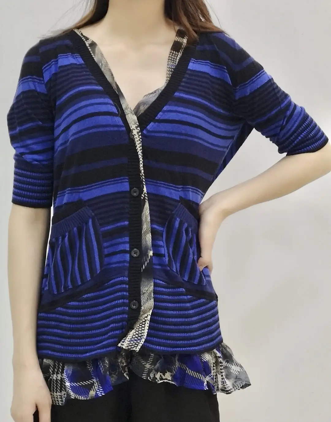 Blue V neck knitting sweater y2k oversize top anime stitch kawaii harajuku gothic summer urbano goth vintage women sweater 
Blue V neck knitting sweater y2k oversize top anime stitch kawaii harajuku gothic summer urbano goth vintage women sweater