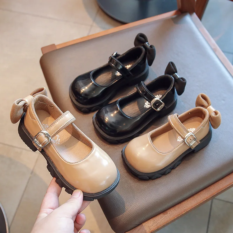 AINYFU обувь для девочек, детская Милая обувь принцессы из лакированной кожи с бантом, модная детская обувь на плоской подошве, повседневная обувь для малышей с мягкой подошвой
AINYFU обувь для девочек, детская Милая обувь принцессы из лакированной кожи с бантом, модная детская обувь на плоской подошве, повседневная обувь для малышей с мягкой подошвой