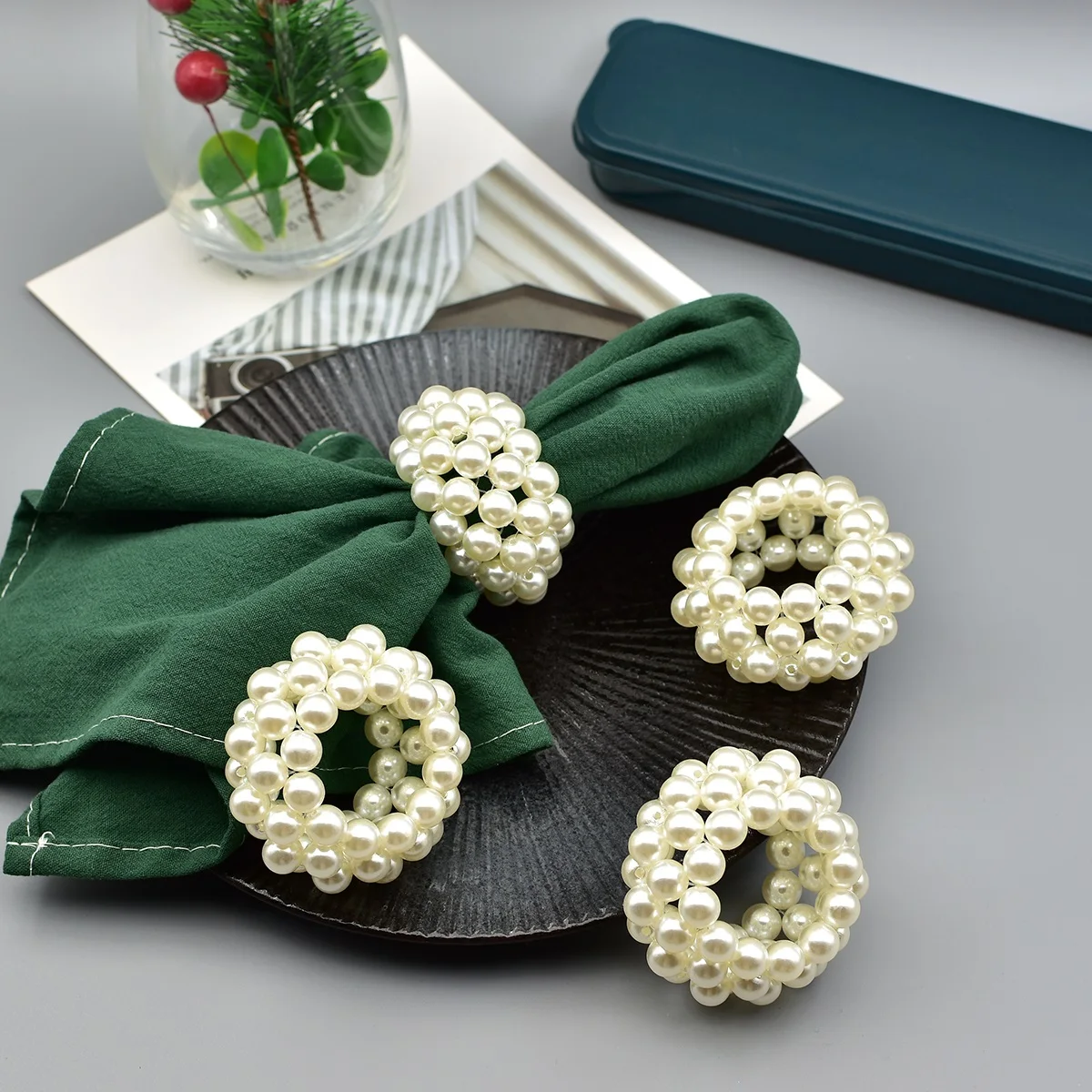 4PCS High quality Metal drill Pearls Napkin Rings Napkin Buckle for Dining party wedding table decoration Napkin Holder
4PCS High quality Metal drill Pearls Napkin Rings Napkin Buckle for Dining party wedding table decoration Napkin Holder