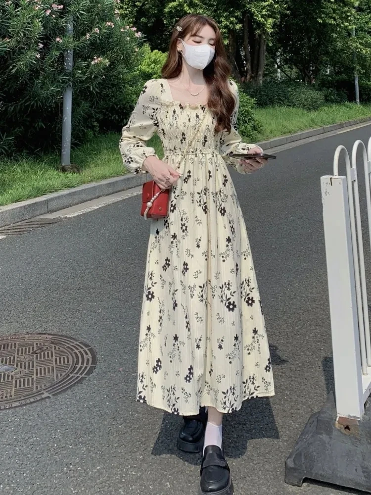 Новое французское ретро платье с квадратным вырезом на весну и осень, с пышными рукавами и цветочным принтом, потрясающая нишевая юбка с длинным рукавом и украшением 
Новое французское ретро платье с квадратным вырезом на весну и осень, с пышными рукавами и цветочным принтом, потрясающая нишевая юбка с длинным рукавом и украшением