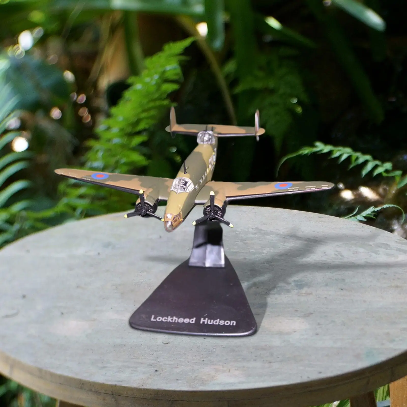 Souvenir with Display Stand Collection Display Model Aircraft for Living Bookshelf Home
Souvenir with Display Stand Collection Display Model Aircraft for Living Bookshelf Home