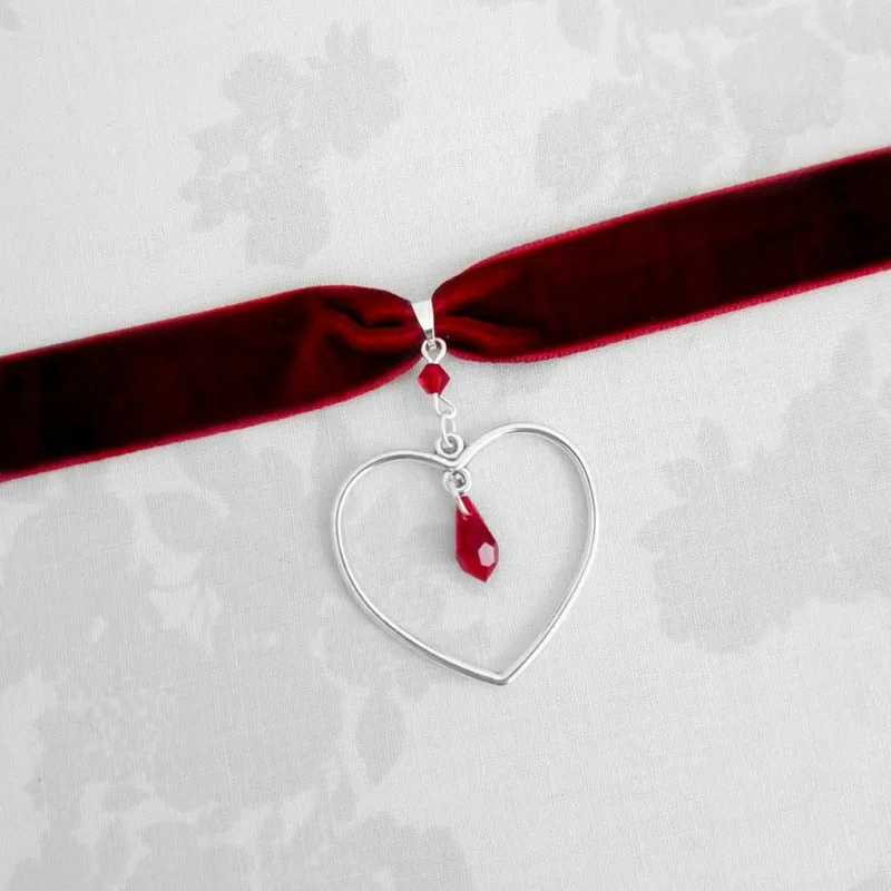 Gothic Hollow Silver Plated Love Pendant Necklace Wedding Party Holiday Gift For Men And Women Daily Jewelry
Gothic Hollow Silver Plated Love Pendant Necklace Wedding Party Holiday Gift For Men And Women Daily Jewelry